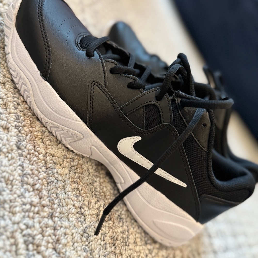Nike Mens Black and White Sneakers